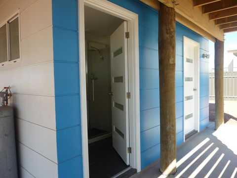 Lincoln View Holiday House - Sydneys Hotel 1