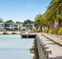 Luxe 101  Martha Cove waterfront luxury on the marina walk to beach - Sydneys Hotel