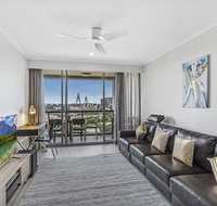 Luxurious harbour view apartment steps from city - Sydneys Hotel