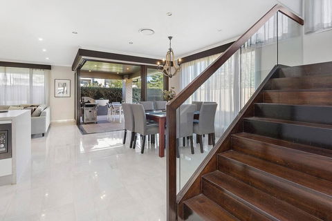 Luxury Brand New Home - Sydneys Hotel 2
