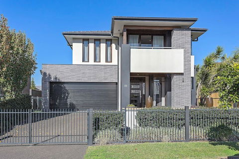 Luxury Brand New Home - Sydneys Hotel 0