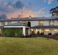 Luxury Bungalow - Sydneys Hotel