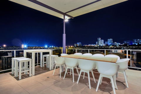 Luxury Darwin City Lights Jacuzzi Central Location Large House New Furnishings - Sydneys Hotel 0