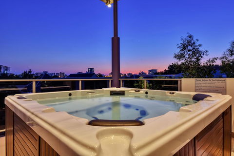 Luxury Darwin City Lights Jacuzzi Central Location Large House New Furnishings - Sydneys Hotel 3