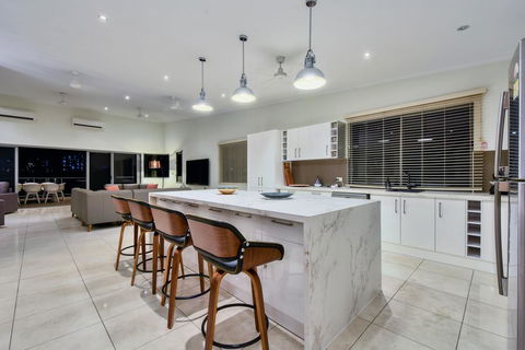 Luxury Darwin City Lights Jacuzzi Central Location Large House New Furnishings - Sydneys Hotel 2