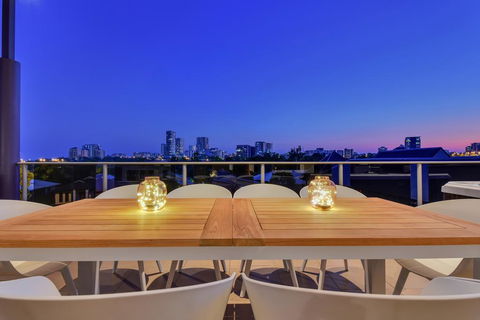 Luxury Darwin City Lights Jacuzzi Central Location Large House New Furnishings - Sydneys Hotel 1