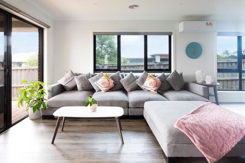 Luxury Escape In Ocean Grove - Sydneys Hotel 3