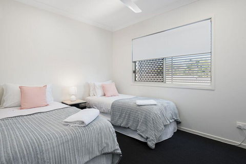 Luxury Home Close To Sleemans, QE2 Hospital & Griffith Uni - Sydneys Hotel 3