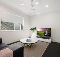 Luxury Home close to Sleemans QE2 Hospital  Griffith Uni - Sydneys Hotel