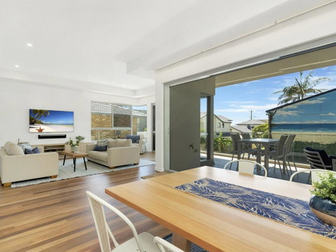 Luxury On Currumbin Beach - Sydneys Hotel 0