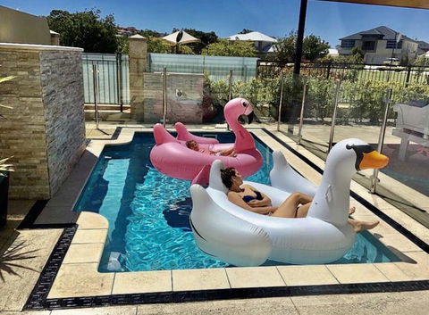 LUXURY VILLA W POOL & SPAS - Sydneys Hotel 1