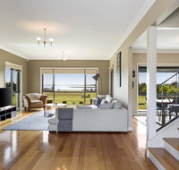 LUXURY WATERFRONT FAMILY HOME-TASMANIA I-L'Abode - Sydneys Hotel
