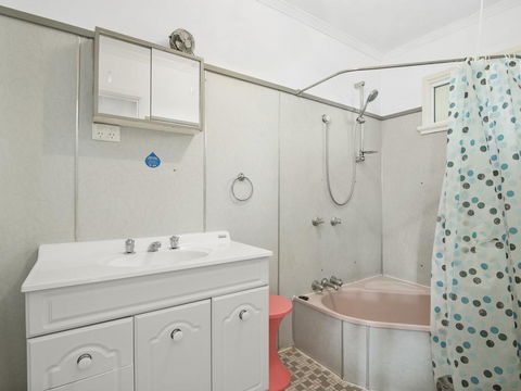LYDSTEP BILINGA, QLD - Sydneys Hotel 2