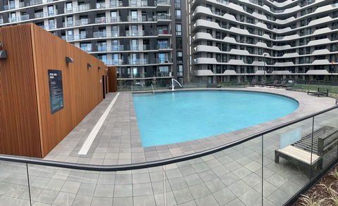 M-City 2 BR And 2 BA Apartment With Parking - Sydneys Hotel 1