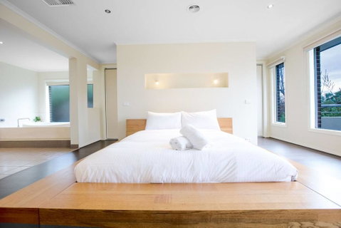 Magnificent Lux Stay@Mont Albert 4BR/WIFI/Garage - Sydneys Hotel 0