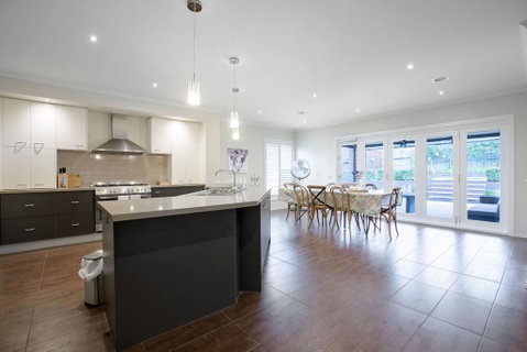 Magnificent Lux Stay@Mont Albert 4BR/WIFI/Garage - Sydneys Hotel 3