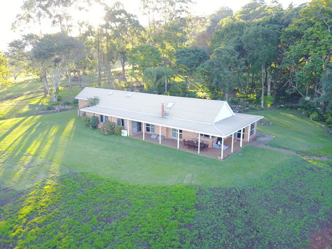 Maleny Orchard - Sydneys Hotel 1