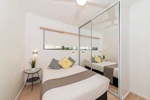 Marion Holiday Park - Sydneys Hotel 1