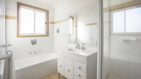 Matron Porter Dr 149 - Sydneys Hotel 1