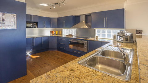 Matron Porter Dr 149 - Sydneys Hotel 2