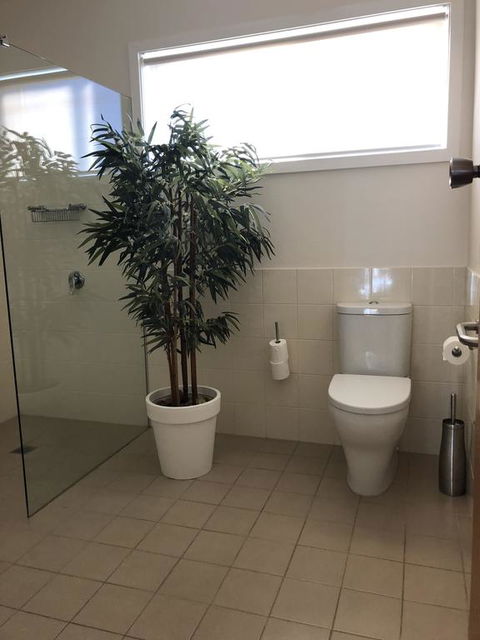 Maudie Bells - Sydneys Hotel 1