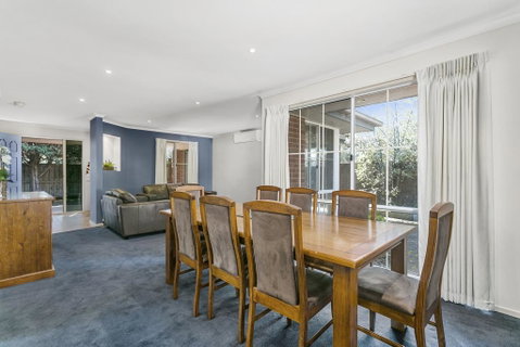 McCrae On The Beach - Right On The Magnificent Beach - Sydneys Hotel 1