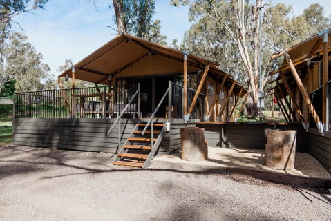 McLean Beach Holiday Park - Sydneys Hotel 1