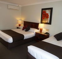 McNevins Warwick Motel
