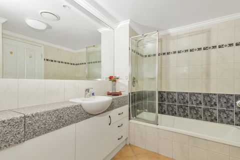 Mediterranean Beachfront Apartments - Sydneys Hotel 3