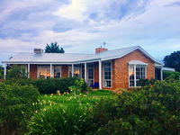 Book Melton Accommodation Vacations Sydneys Hotel Sydneys Hotel