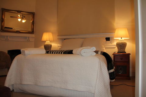 Mentor Chambers Apartment Bed & Breakfast - Sydneys Hotel 2