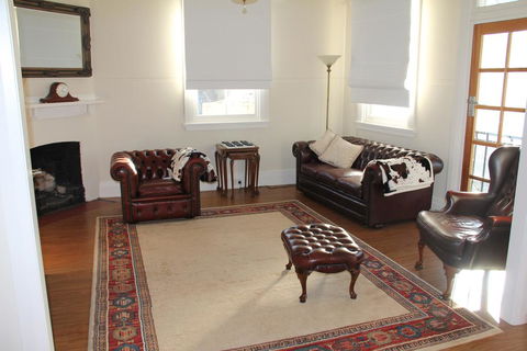 Mentor Chambers Apartment Bed & Breakfast - Sydneys Hotel 0