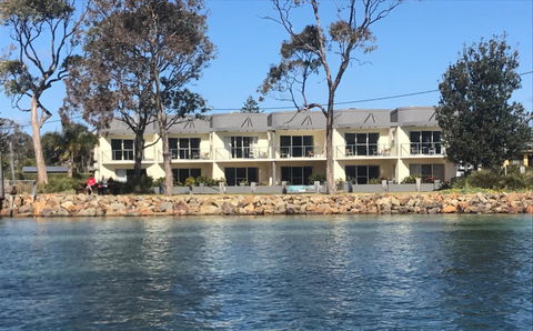Merimbula Lake Apartments - Sydneys Hotel 0