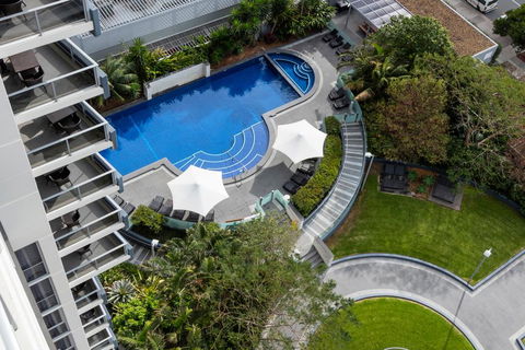 Meriton Suites Broadbeach - Sydneys Hotel 0