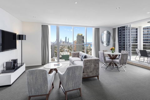 Meriton Suites Broadbeach - Sydneys Hotel 1