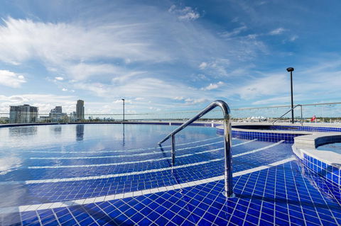 Meriton Suites Southport - Sydneys Hotel 2