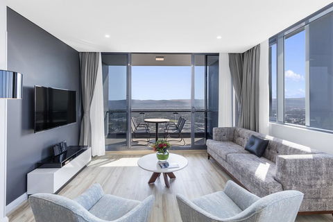 Meriton Suites Southport - Sydneys Hotel 0
