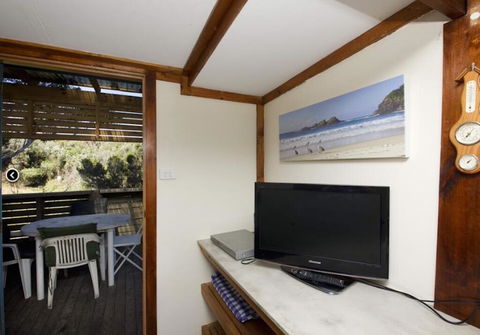 Mick's Beach Cottage - Seal Rocks Beachfront - Sydneys Hotel 3