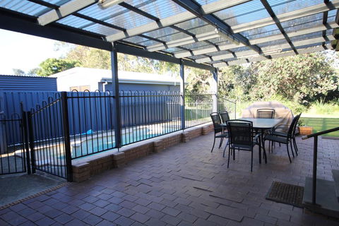 MIDDLEROCK RETREAT - 92 Chepana St LC - Sydneys Hotel 2