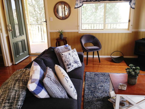 Milford Country Cottages - Sydneys Hotel 1