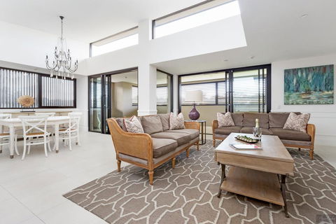 Miramare Gardens Boutique Accommodation - Sydneys Hotel 3