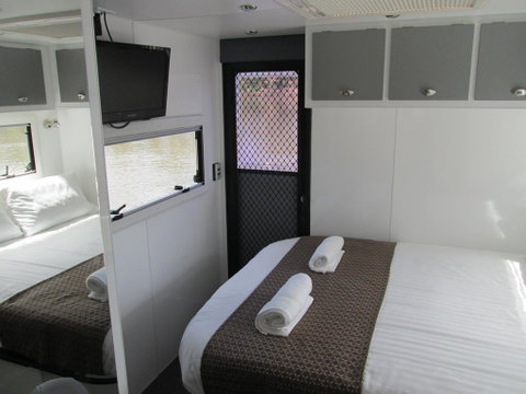 Moama On Murray Houseboats - Sydneys Hotel 3
