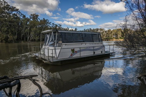 Moama On Murray Houseboats - Sydneys Hotel 2