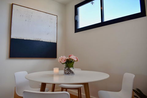 Modern And Elegant Apartment Near The Beach - Sydneys Hotel 2