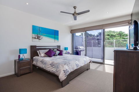 Modern McCrae Beauty - Sydneys Hotel 3
