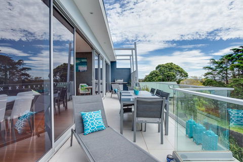 Modern McCrae Beauty - Sydneys Hotel 0