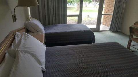 Moe Parklands Motel - Sydneys Hotel 0