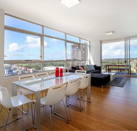 Moore to See - Modern and Spacious 3BR Zetland Apartment with Views over Moore Park - Sydneys Hotel