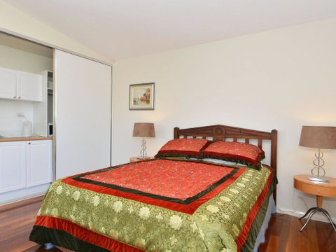 Morisset Waterfront 1bdr Studio Looking Over Trinity Marina - Sydneys Hotel 3