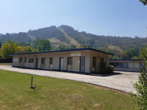 Mount Beauty Motor Inn - Sydneys Hotel 1